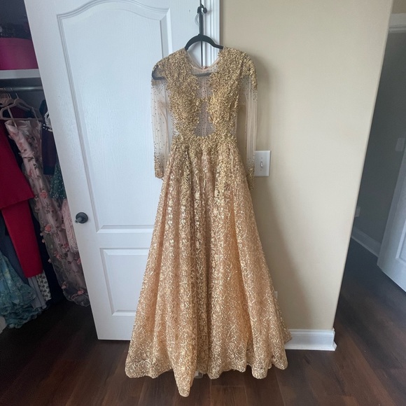 Mac Duggal Gold Illusion Dress NWOT Size 4 - Picture 3 of 5